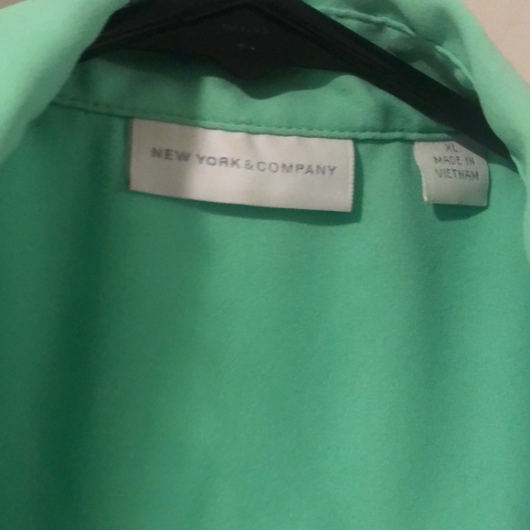 Collared 100% polyester button down - Picture 2 of 3